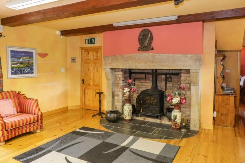 An Maide Ban, Cootehill Villa Exterior photo